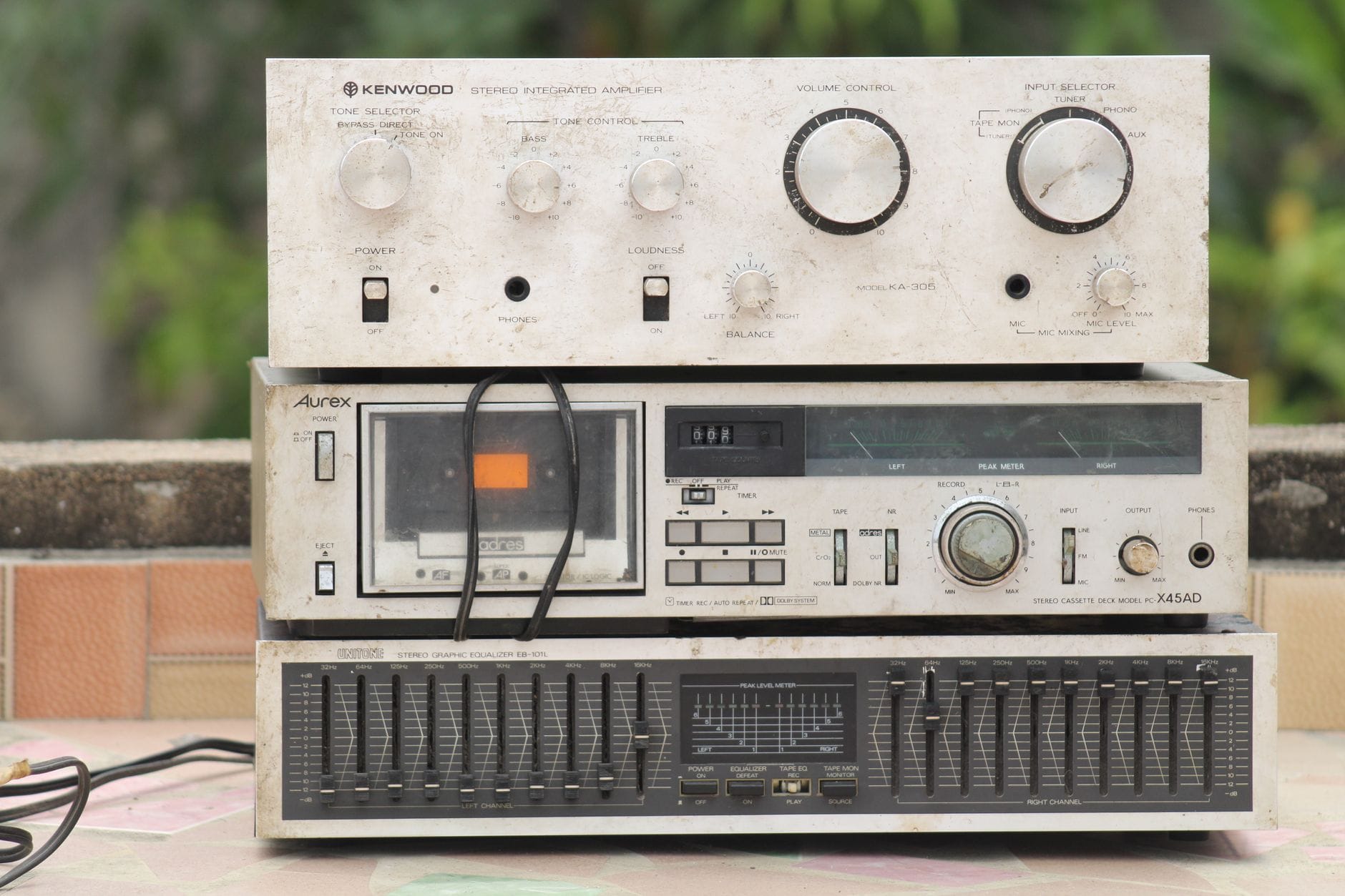 Poradnik początkującego kolekcjonera Unitry: na co polować, czego unikać i jak nie przepłacić Retro zestaw stereo z wzmacniaczem Kenwood i korektorem graficznym